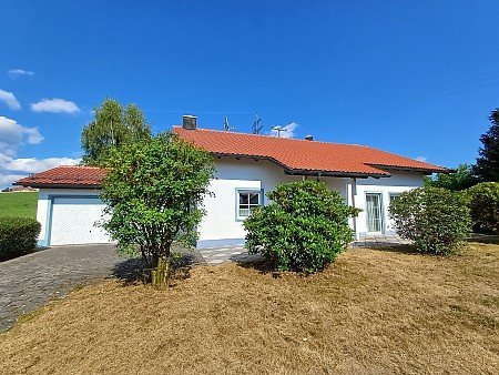 Foto *Landhaus, Garten und Garage*